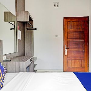 Hotel O Cihampelas Near Ciwalk Formerly D'River Guest House